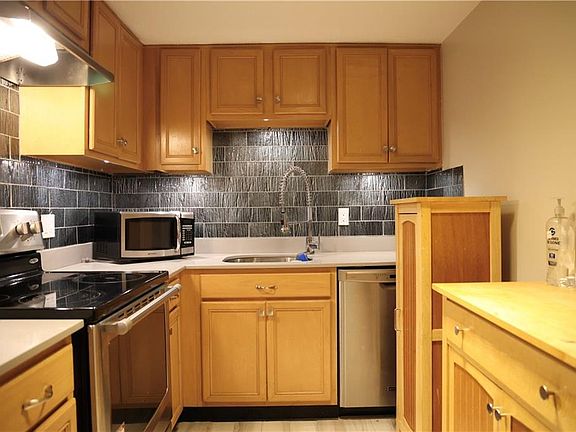2nd image of 31 Devereux St APT 202
