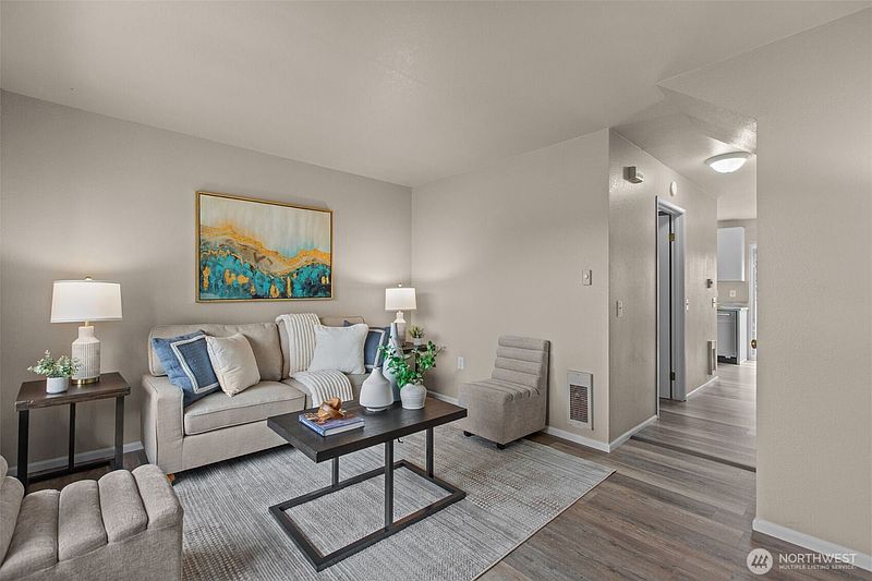 2nd image of 18440 Killarney Circle