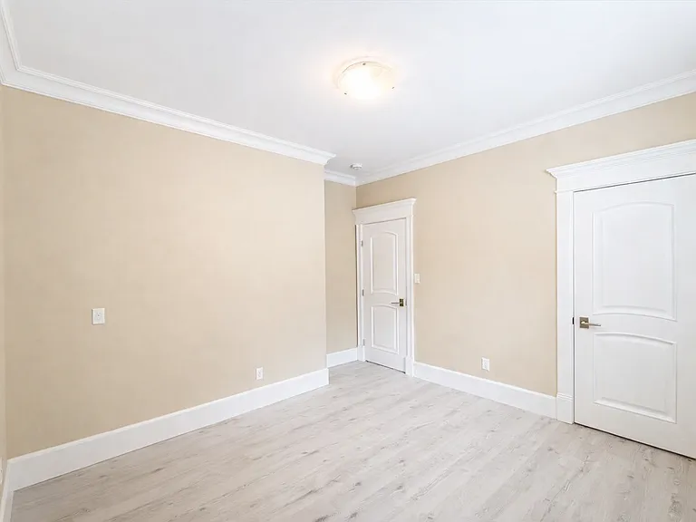 3608 Greentree Ln — Photo 2