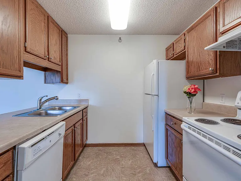 Woodland Park Apartments — Photo 17