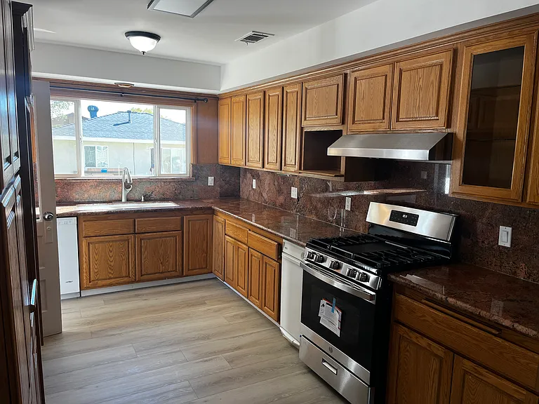 172 N Azusa Ave #A — Photo 23
