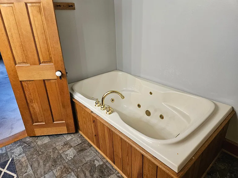 22864 Prince Edward Hwy — Photo 20
