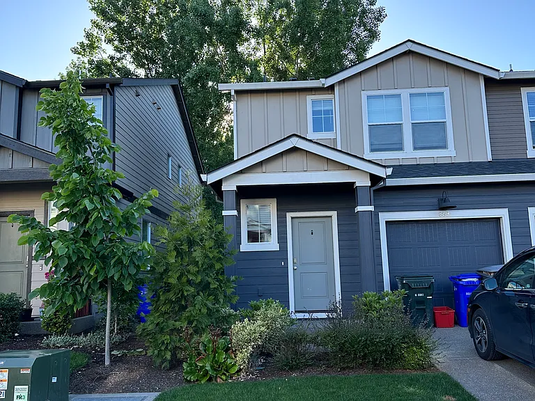 889 N 18th Ave — Photo 1