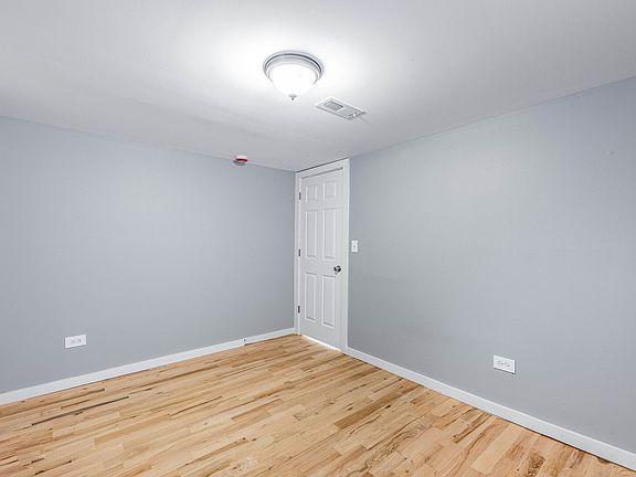5th image of 15334 Hoyne Ave