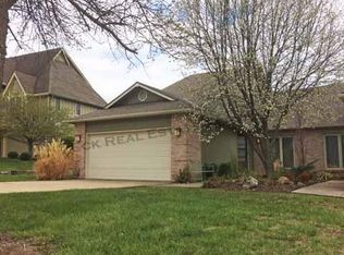 2212 Greenbrier Dr, Lawrence, KS --