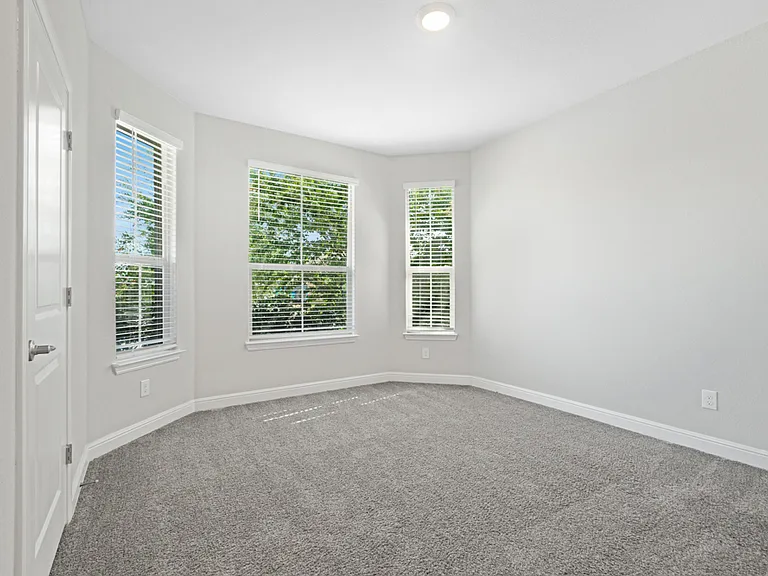 832 Wilmott Ter — Photo 8