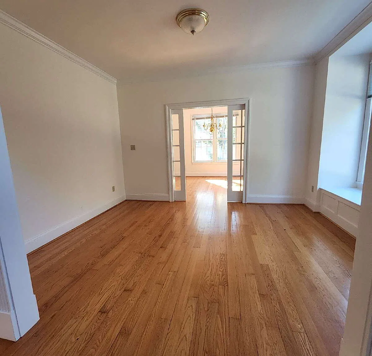 4 bed, 2.5 bath, $3,035 — Photo 2