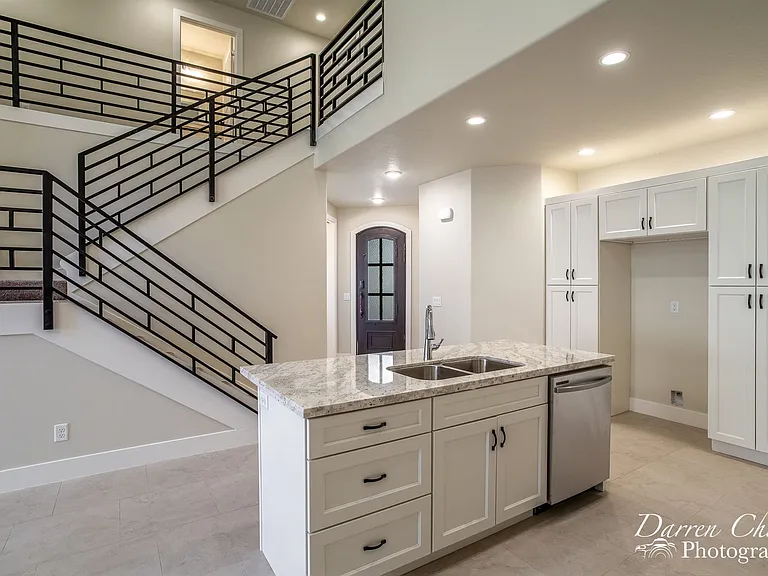 134 N 240 E — Photo 9