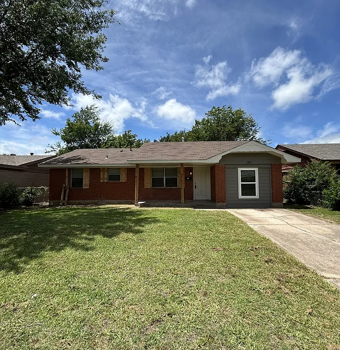 101 S Dallas Ave