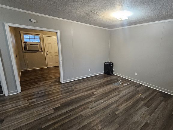 3rd image of 101 Sibbie Ct
