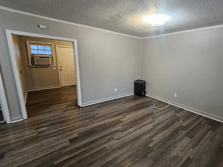 101 Sibbie Ct — Photo 3