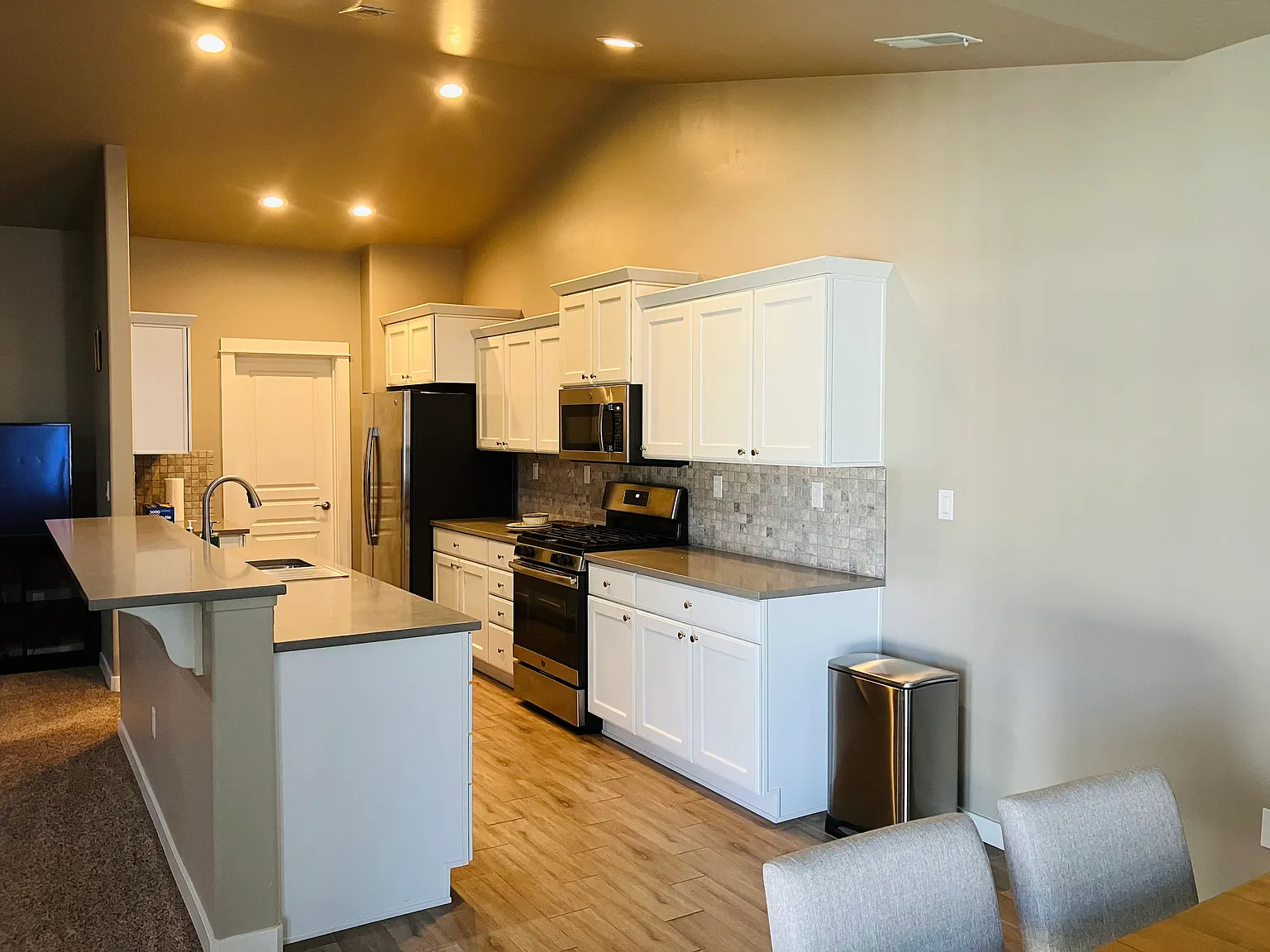 8107 S Topaz Ridge Ave — Photo 3
