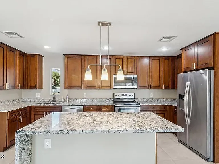 1737 E Manhatton Dr — Photo 5