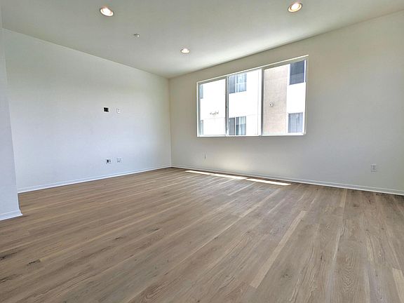 3rd image of 13024 Union Ave