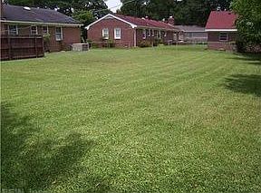 2nd image of 1921 Rosemary Ln