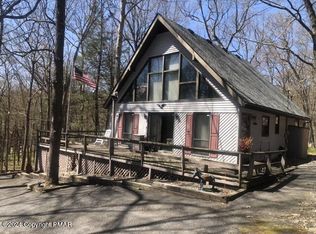 255 Otter Ln, Bushkill, PA 18324