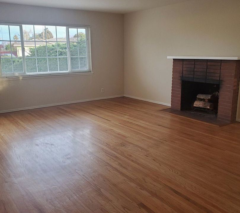 2nd image of 1940 Santa Rosa Ct