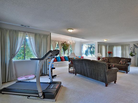 5th image of 3840 Greenstone Rd