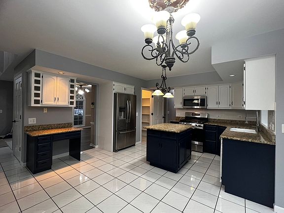 4th image of 1523 Greenlake Dr