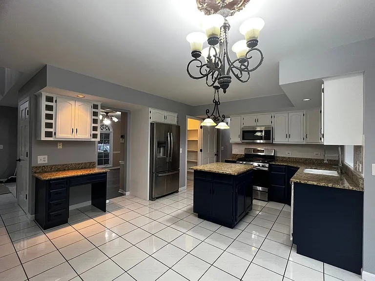 1523 Greenlake Dr — Photo 4