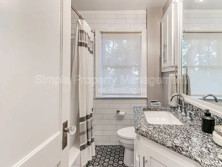 223 NW 21st St — Photo 28