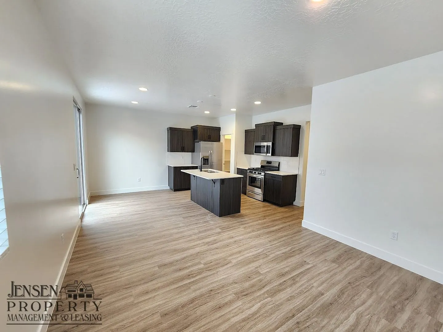 Newer Town Home — Photo 4
