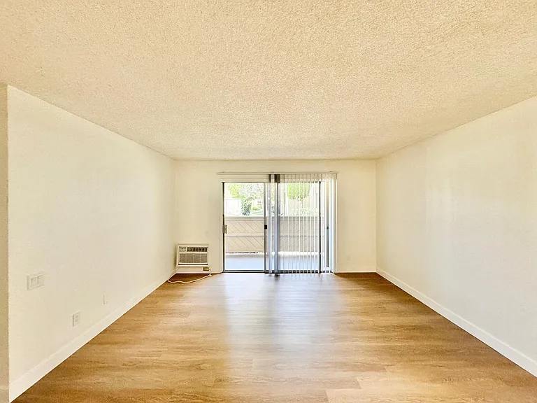 Buena Vista Apartments — Photo 9