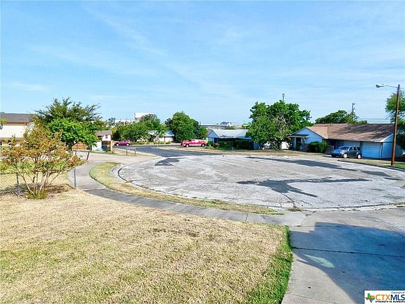 5th image of 1800 Meadow Ct