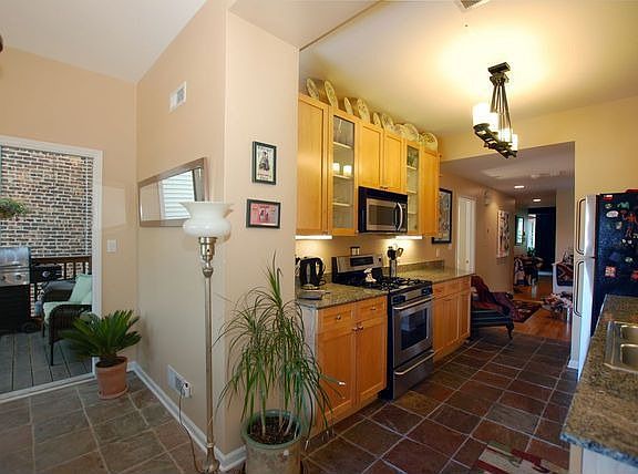 5th image of 1344 W Bryn Mawr Ave #2E