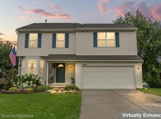 2854 Birchwood Dr, Waterford, MI 48329