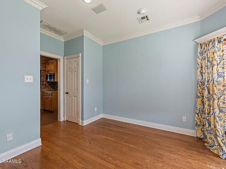 300 Oak Hollow Dr — Photo 19
