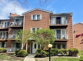4276 Central Rd #101, Glenview, IL 60025