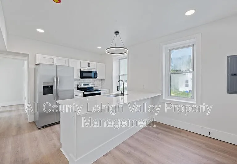 122 E Goepp St #1 — Photo 2