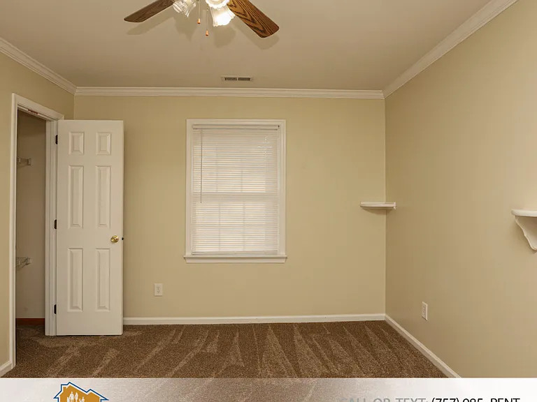 938 Churchill Ln — Photo 21