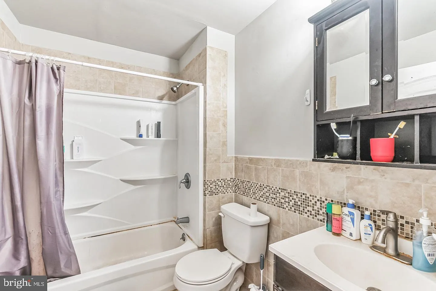 5 bed, 3.0 bath, 1100 sqft, $3,000 — Photo 4