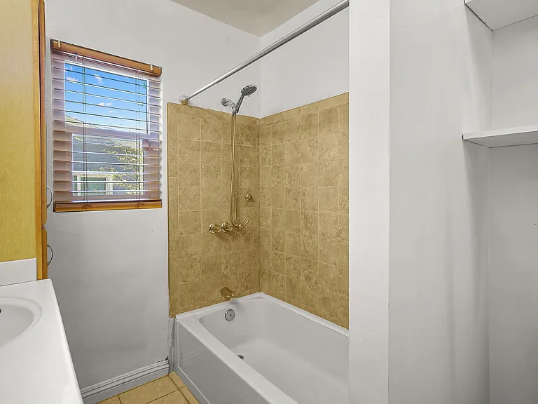 1073 Palm Ave — Photo 8