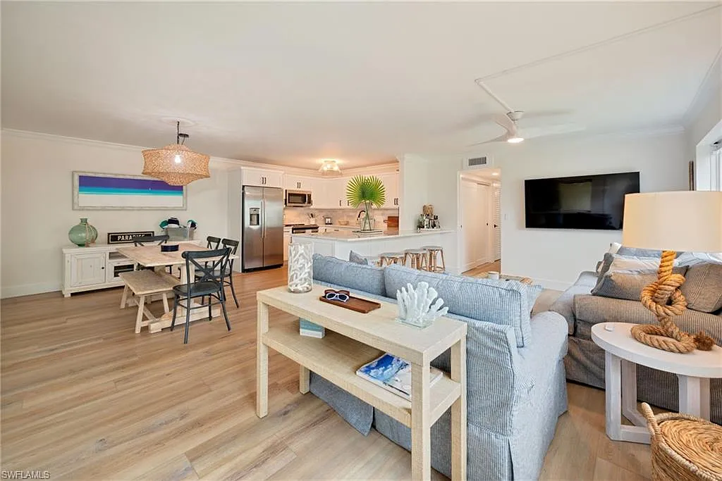 2 bed, 2.0 bath, 1200 sqft, $6,200 — Photo 4