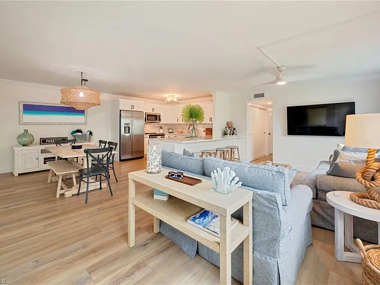 1950 Gulf Shore Blvd N #113 — Photo 4