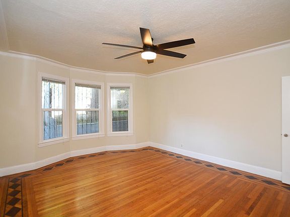 2nd image of 860 Oak St APT 3