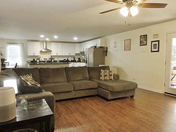 3rd image of 112 Ridgewood Ln