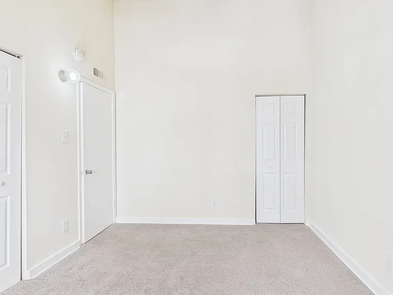 Forest Square Apartments — Photo 40
