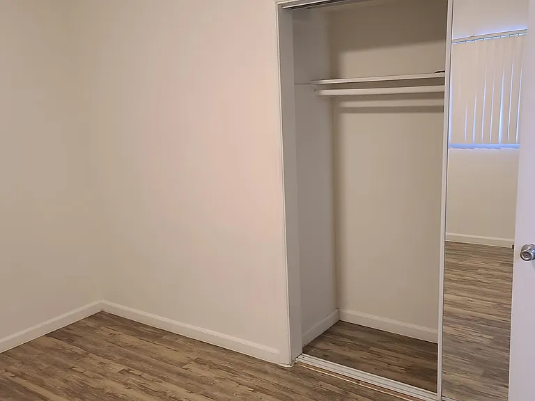 425 S Alexandria Ave — Photo 23
