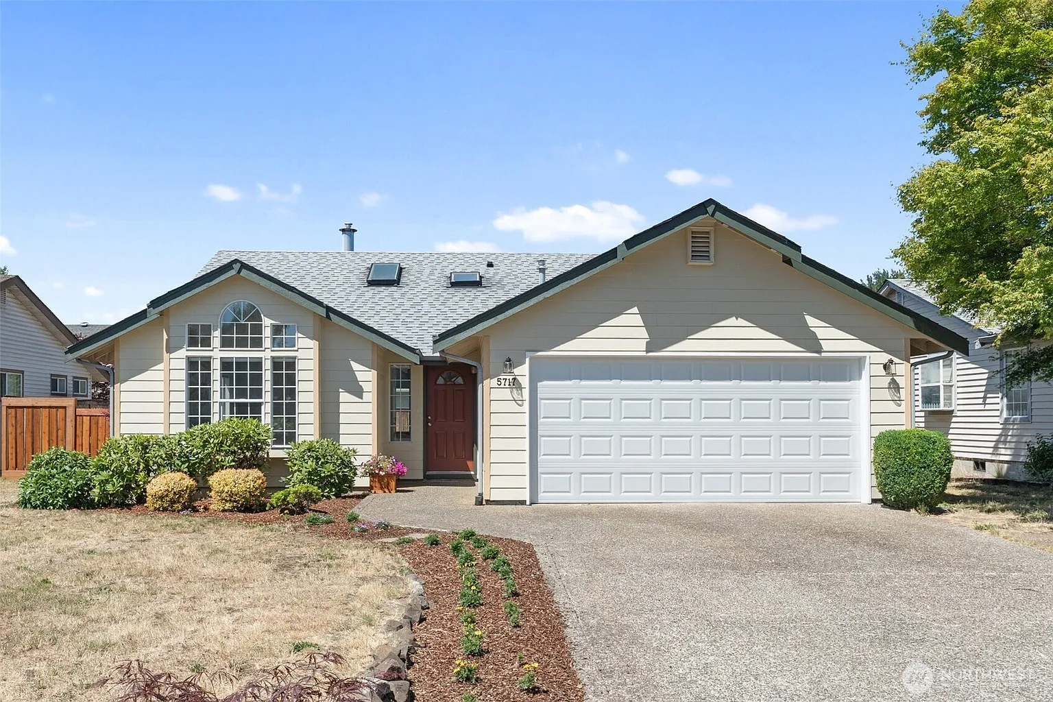 5717 Crystal Court SE photo 1
