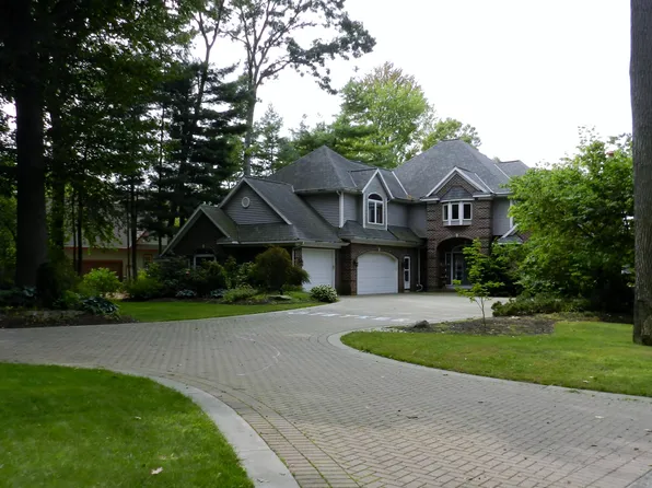804 Pine Bay Dr, Holland, MI 49424
