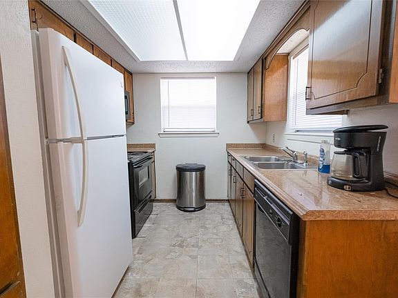 2nd image of 515 N Walnut Creek Dr #515