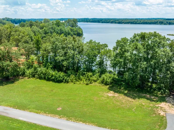 516 Bluewater Bay Dr, Macon, GA 31220