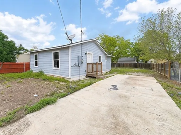 215 Prosperity Dr, San Antonio, TX 78237