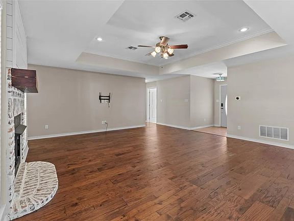 3rd image of 407 Austin Acre