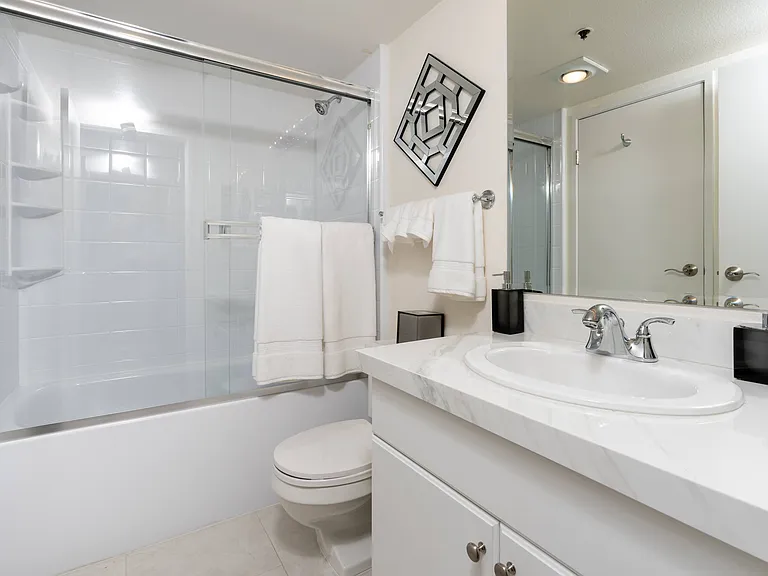 South Beach Marina Apartments — Photo 70