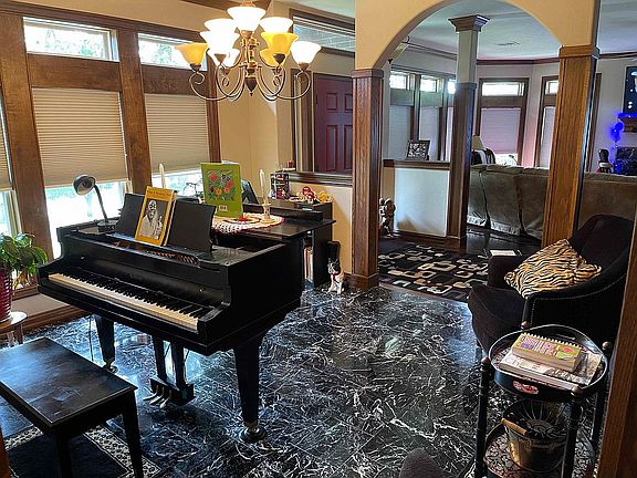 Formal dining/music area